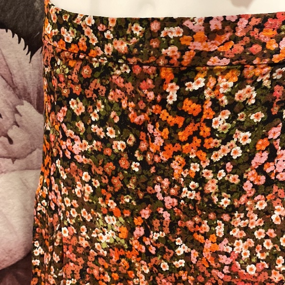 Beautiful Floral Skirt with Slit - Picture 3 of 4